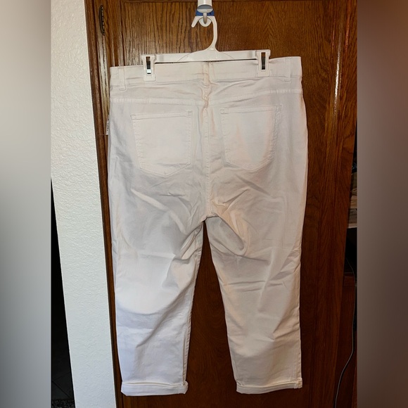 Dressbarn Westport Signature Fit White 14W Boyfriend Jeans - Picture 7 of 8